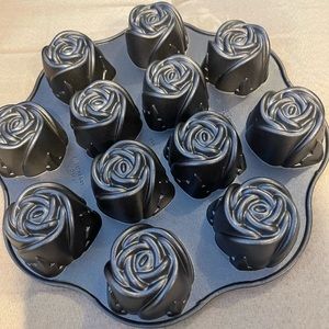 Nordic Ware Sweetheart Rose Muffin/ Cake Baking Pan